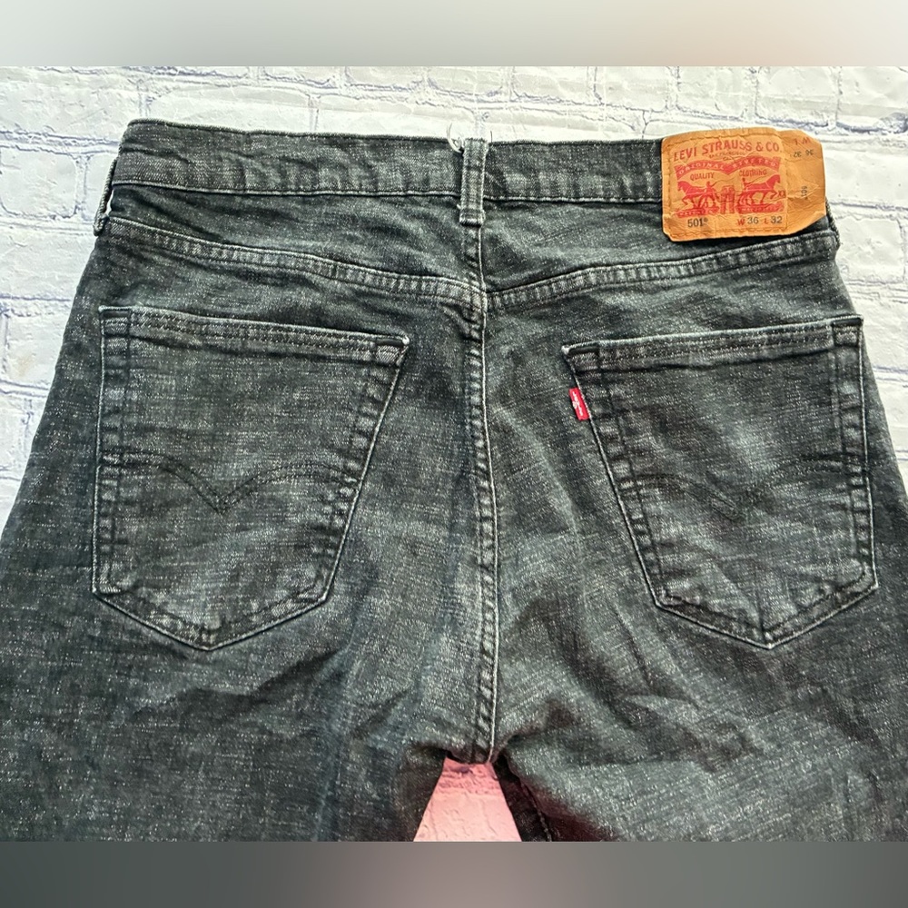 LEVIS 501 classic button fly men’s size 36x32 jeans